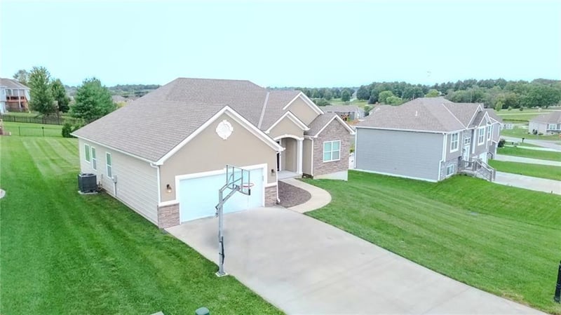 13944 Indian Ridge Rd, St Joseph, MO 64505