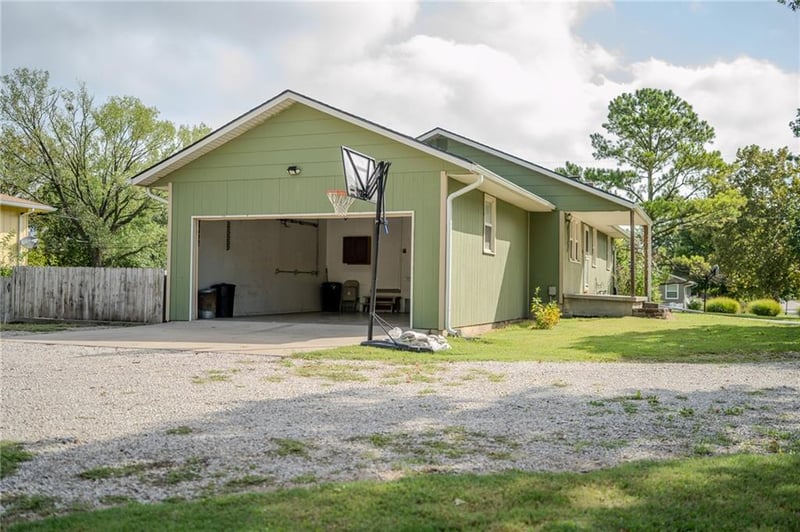 417 W 11th St, Ottawa, KS 66067