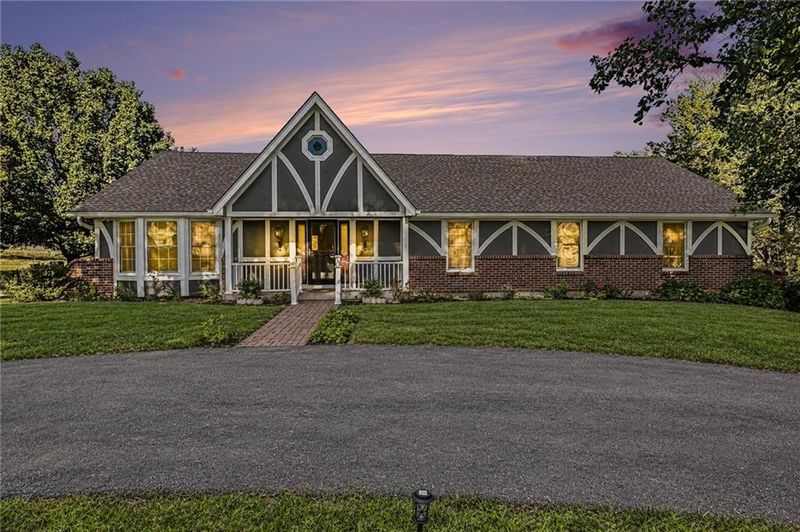 2806 E 215th St, Belton, MO 64012