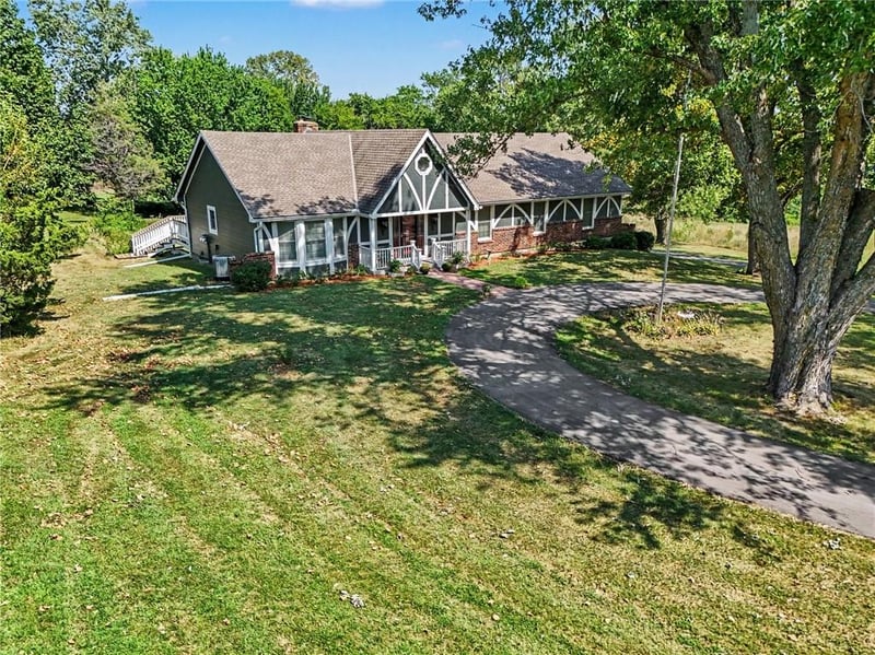 2806 E 215th St, Belton, MO 64012