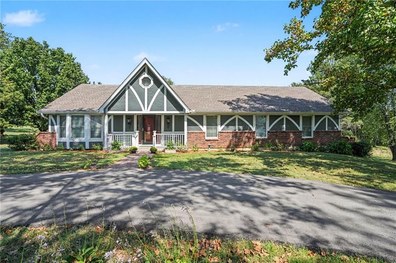 2806 E 215th St, Belton, MO 64012