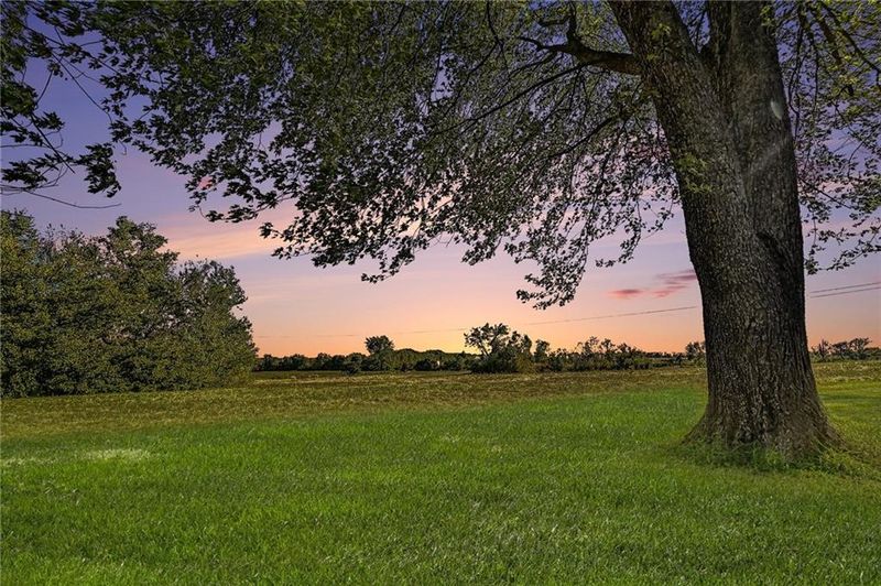 2806 E 215th St, Belton, MO 64012
