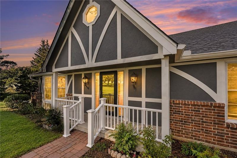 2806 E 215th St, Belton, MO 64012