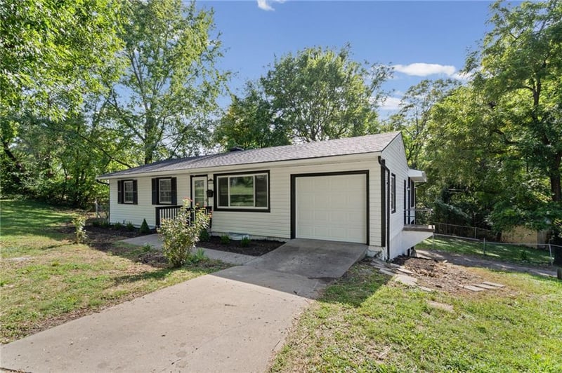 5400 Hunter St, Raytown, MO 64133