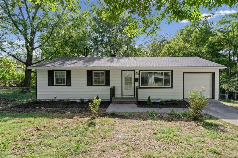 5400 Hunter St, Raytown, MO 64133