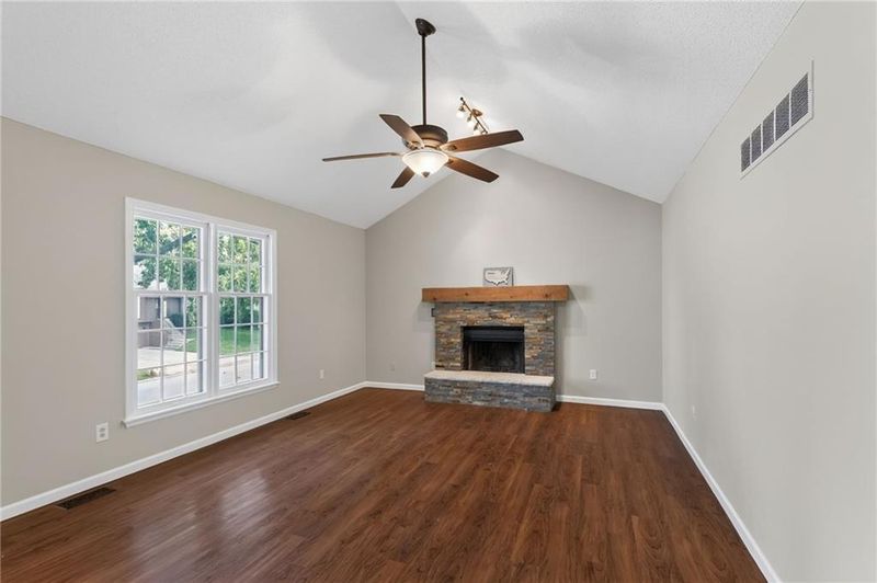 15413 W 152nd St, Olathe, KS 66062