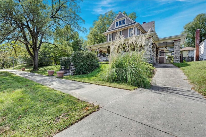 140 Van Brunt Blvd, Kansas City, MO 64123