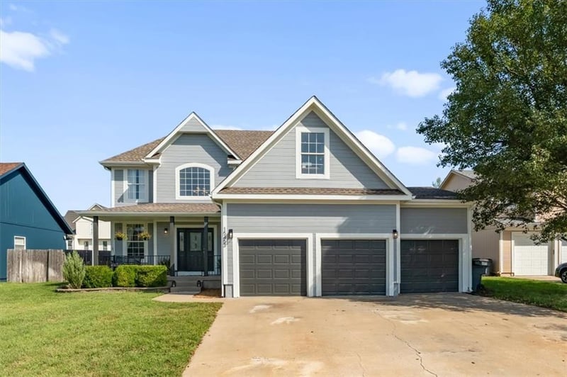 15453 S Dice Ln, Olathe, KS 66062