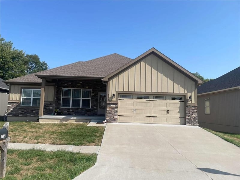 5205 University Ave, St Joseph, MO 64503