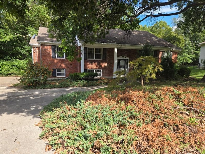 815 Adams Dr, Liberty, MO 64068