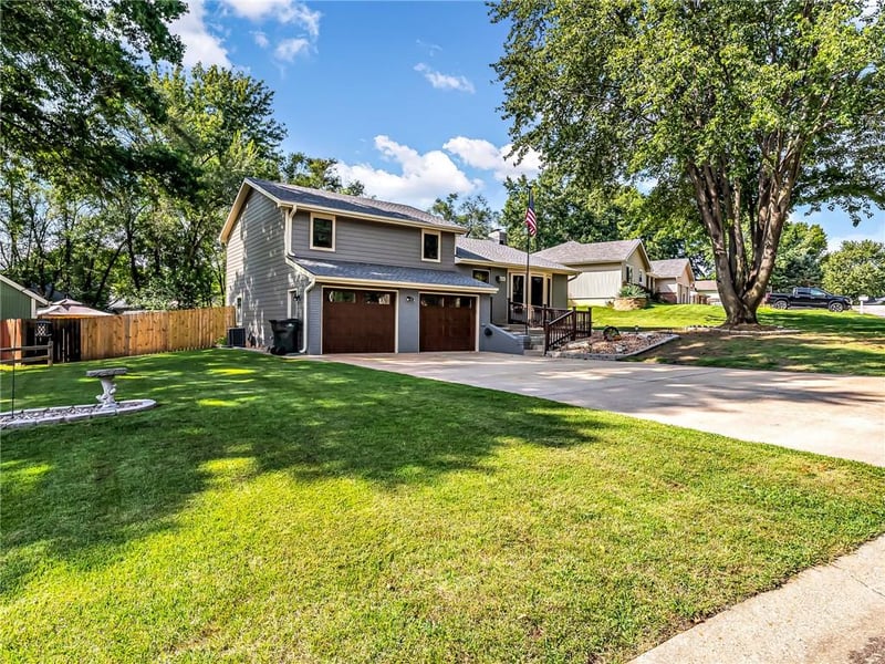 220 Crestview St, Lansing, KS 66043