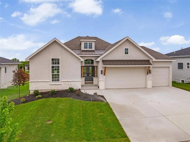 8156 Roundtree St, Lenexa, KS 66220