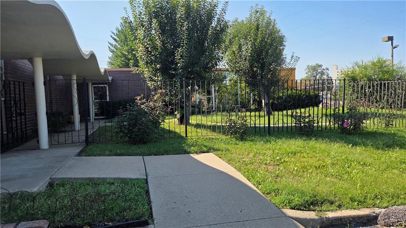 1115 E 65th St, Kansas City, MO 64131