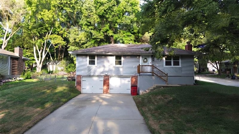 2909 S 1st St, Blue Springs, MO 64014