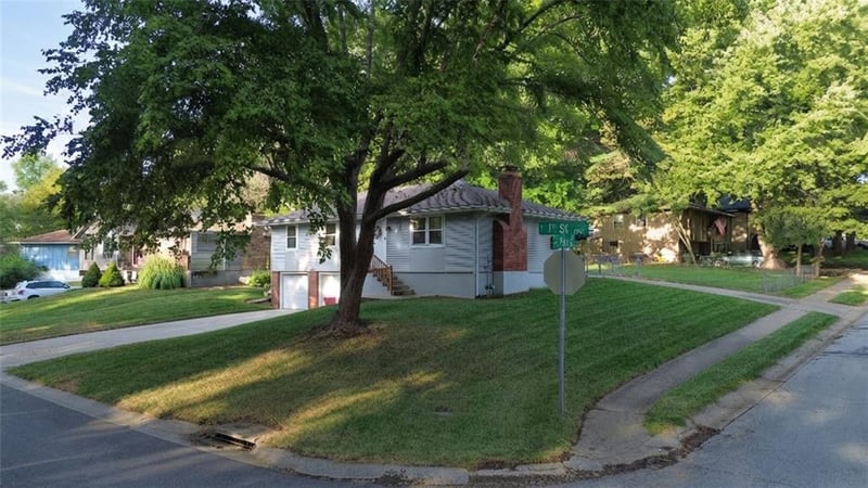 2909 SE 1st St, Blue Springs, MO 64014