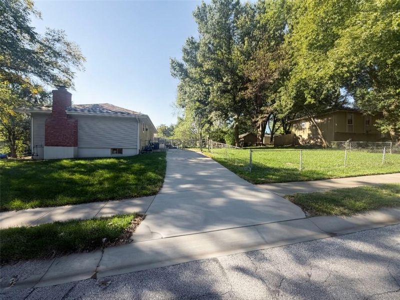 2909 SE 1st St, Blue Springs, MO 64014