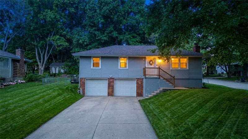 2909 SE 1st St, Blue Springs, MO 64014