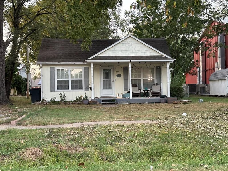 224 E 3rd St, Adrian, MO 64720