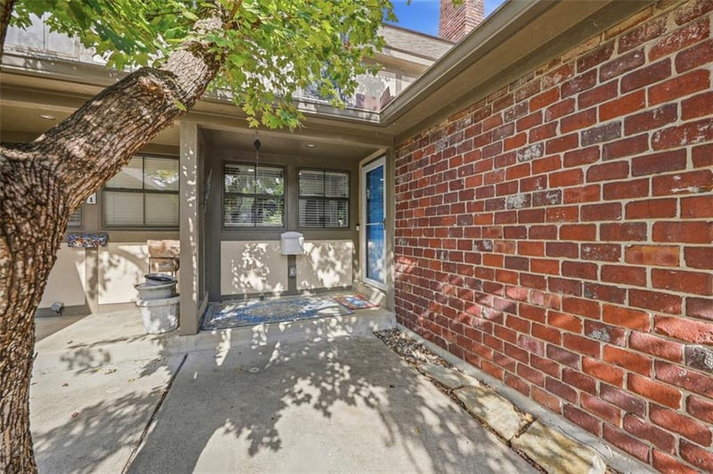 10213 Foster St, Overland Park, KS 66212