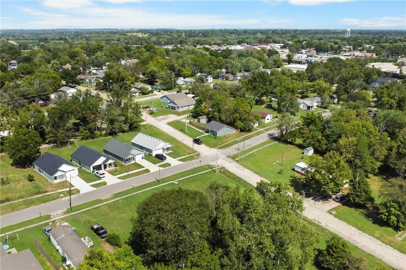 905 Chestnut St, Osawatomie, KS 66064
