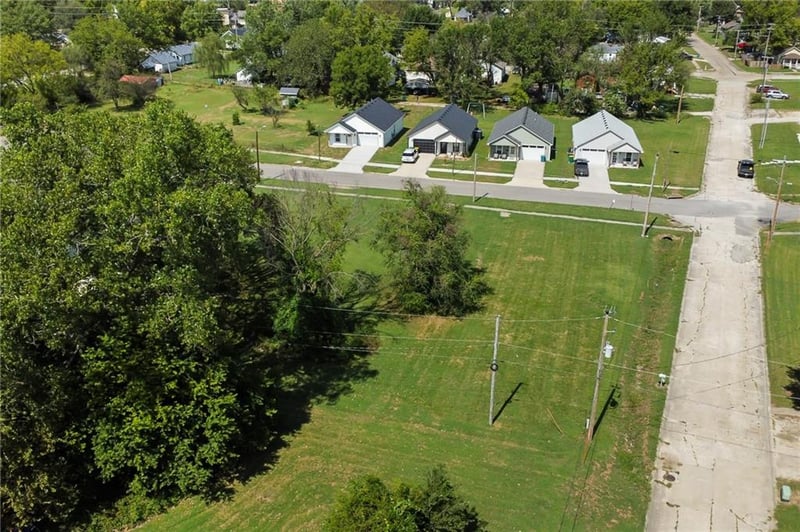 905 Chestnut St, Osawatomie, KS 66064