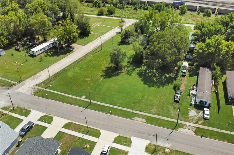 905 Chestnut St, Osawatomie, KS 66064
