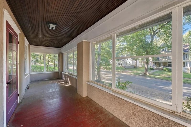 1015 S 3rd St, Leavenworth, KS 66048