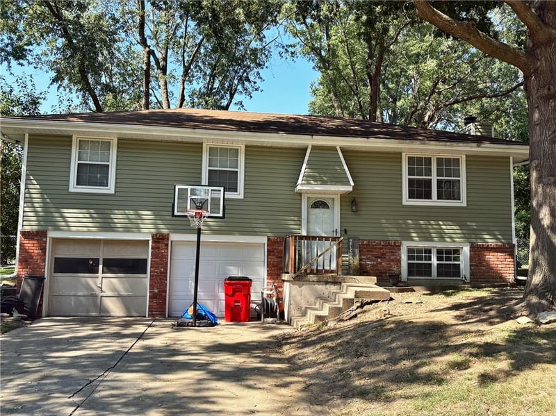1610 SE Oak St, Oak Grove, MO 64075