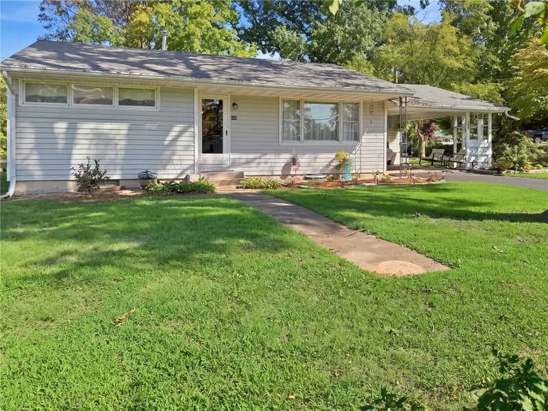 600 Herring St, Brunswick, MO 65236