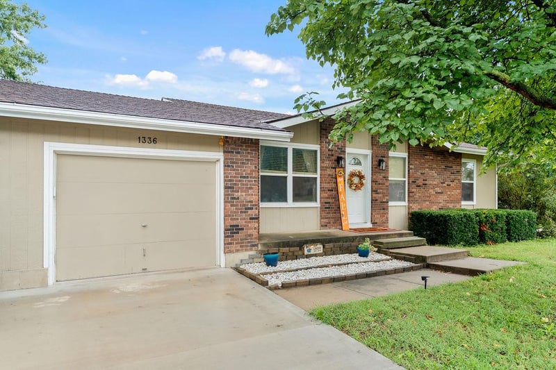1336 Tall Grass Dr, Eudora, KS 66025