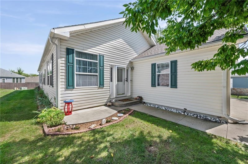 12211 N Pomona Ave, Kansas City, MO 64163