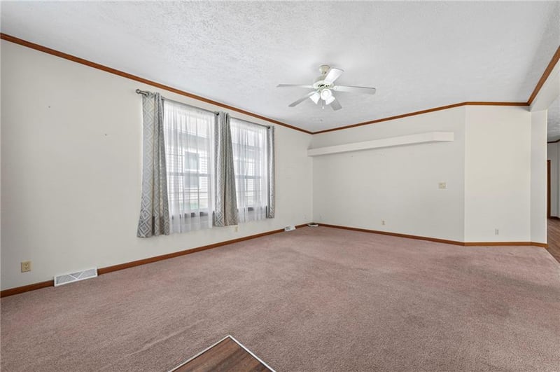12211 N Pomona Ave, Kansas City, MO 64163