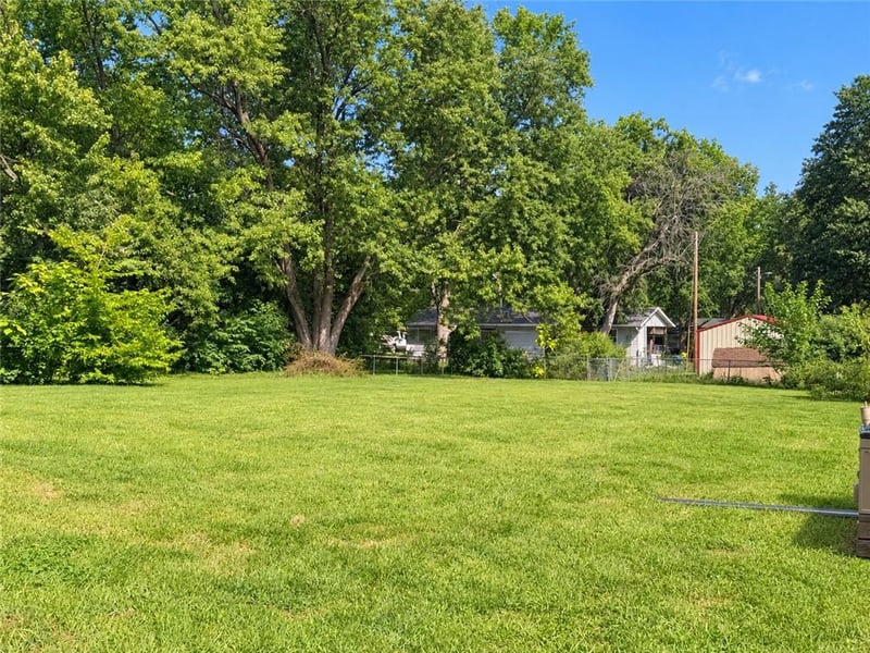 619 Maple St, Lathrop, MO 64465