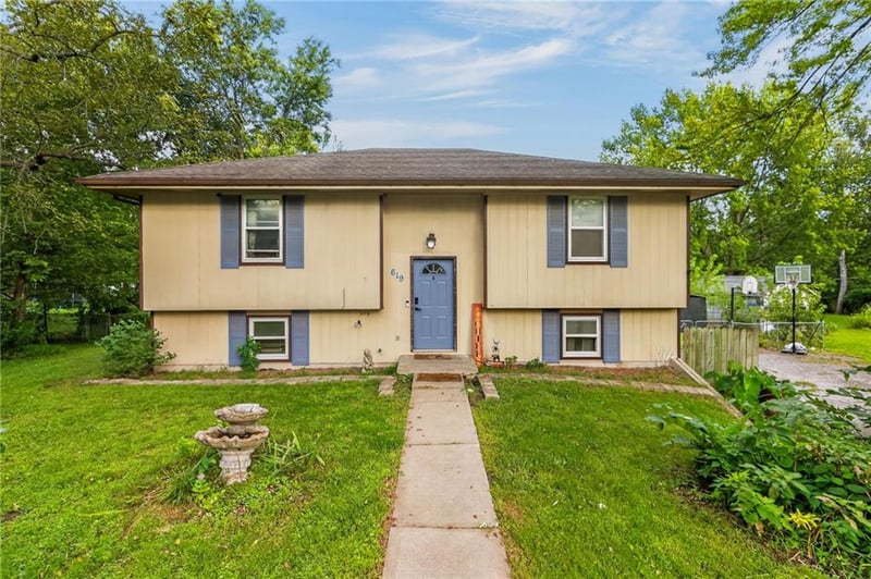619 Maple St, Lathrop, MO 64465