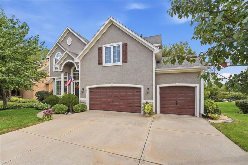9623 Falcon Valley Dr, Lenexa, KS 66220