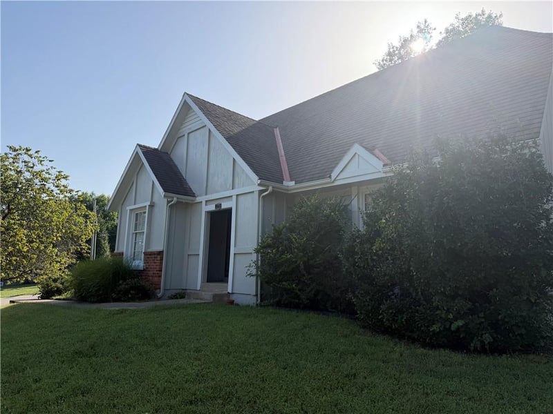 7020 Widmer Rd, Shawnee, KS 66216