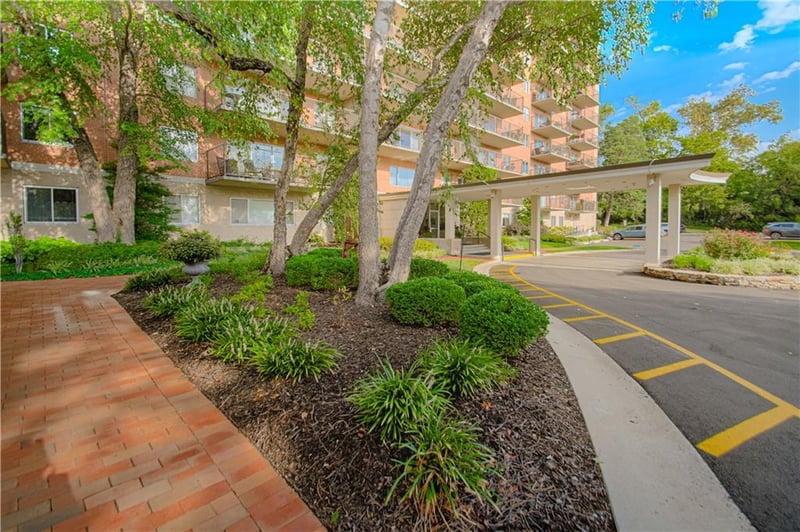 4550 Warwick Blvd #914, Kansas City, MO 64111