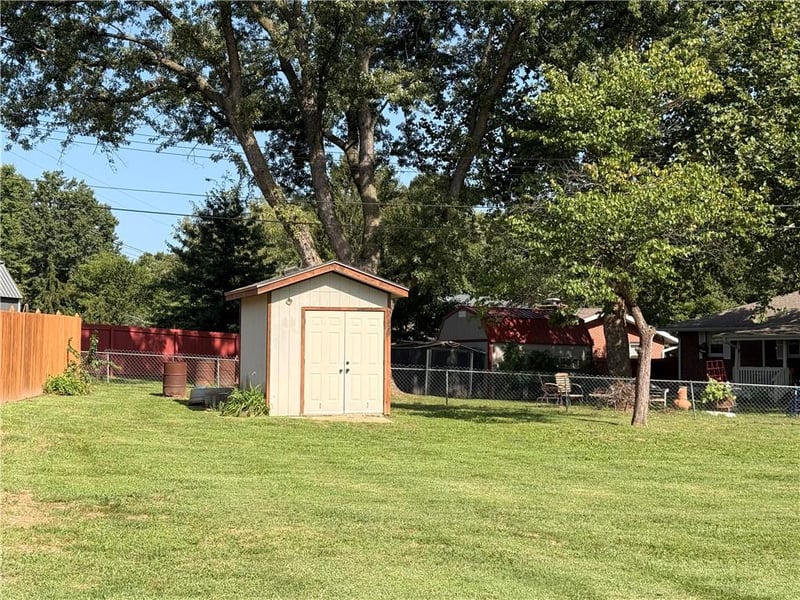 705 Quincy Blvd, Smithville, MO 64089