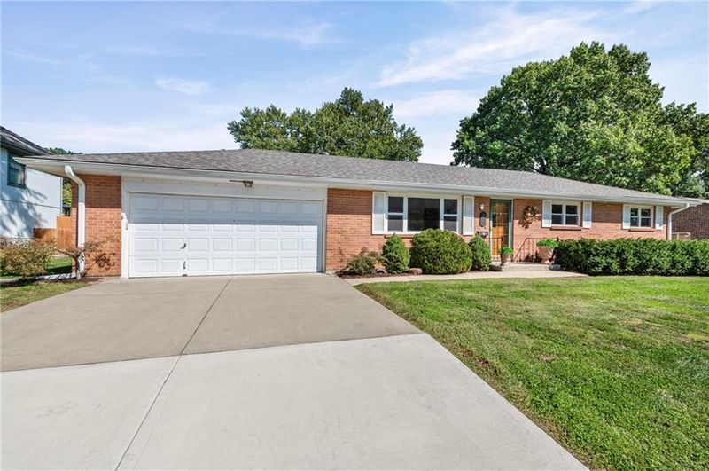 705 Quincy Blvd, Smithville, MO 64089