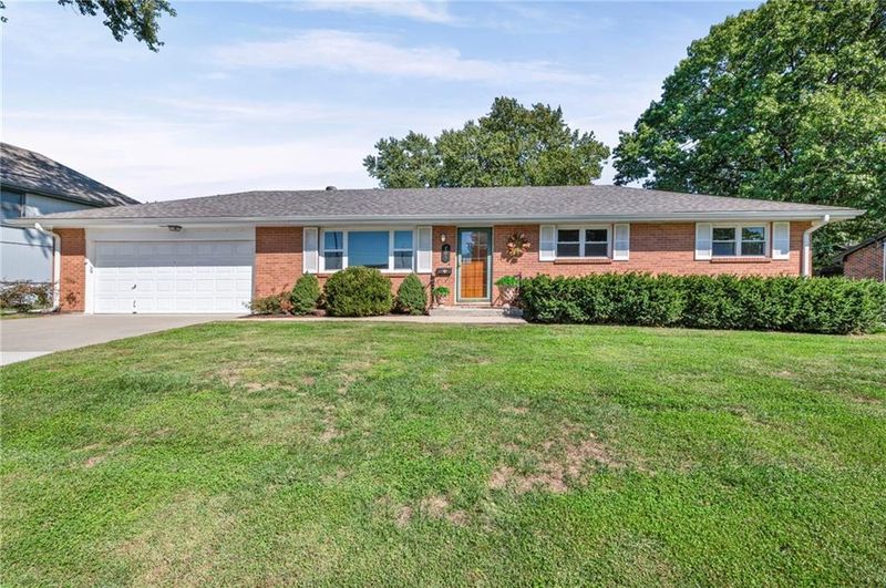 705 Quincy Blvd, Smithville, MO 64089