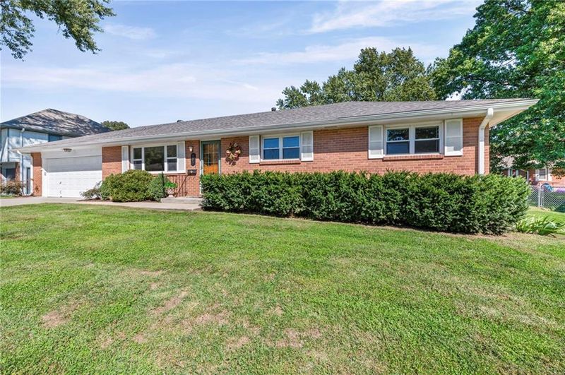 705 Quincy Blvd, Smithville, MO 64089