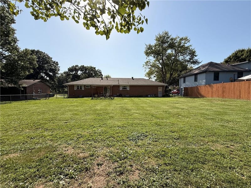 705 Quincy Blvd, Smithville, MO 64089