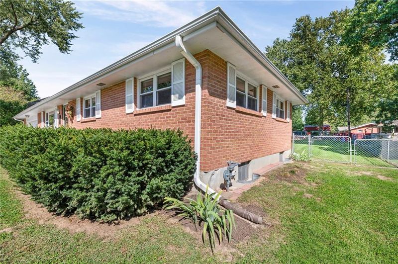 705 Quincy Blvd, Smithville, MO 64089