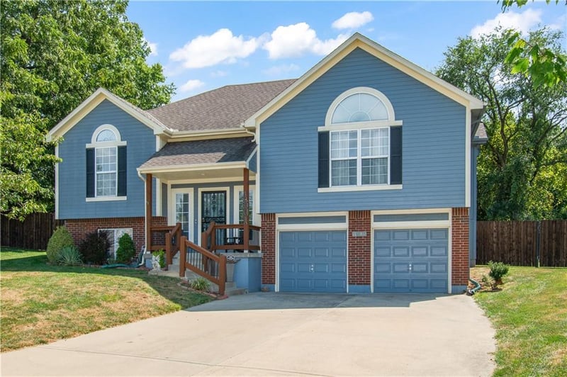 1601 Kimberly Ct, Greenwood, MO 64034