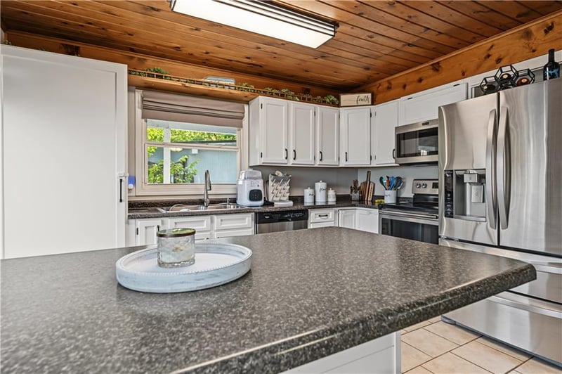 15 M St, Lake Lotawana, MO 64086