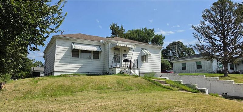 1304 S 8th St, Atchison, KS 66002