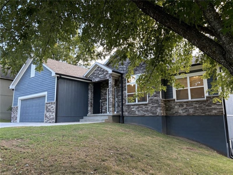 609 Campbell St, Pleasant Hill, MO 64080
