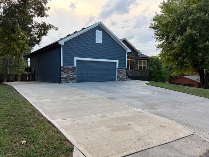 609 Campbell St, Pleasant Hill, MO 64080