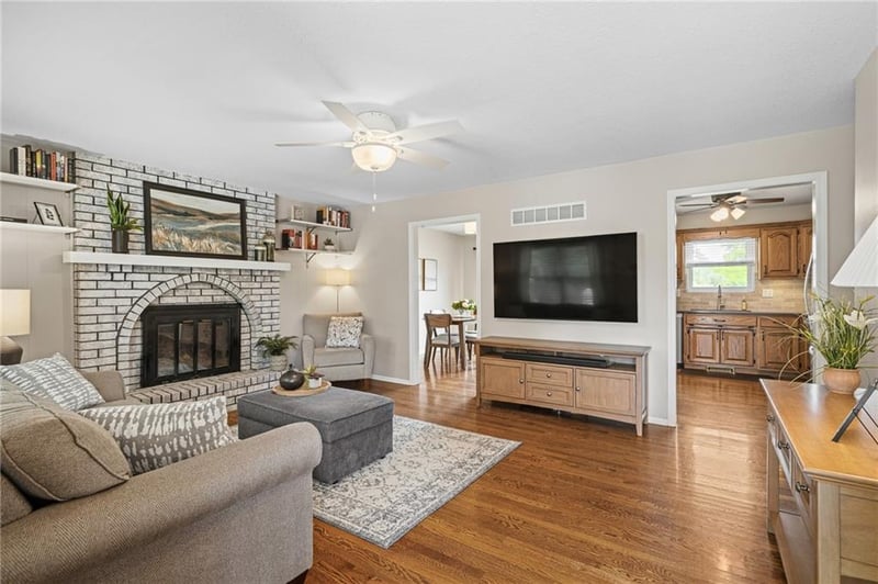 406 NE Crescent St, Lee's Summit, MO 64086