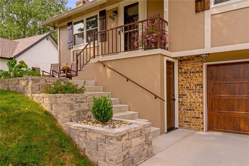 406 NE Crescent St, Lee's Summit, MO 64086